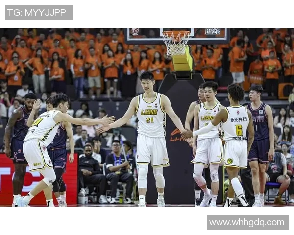 球迷热议广厦队夺冠，致敬球队坚韧无畏的精神！